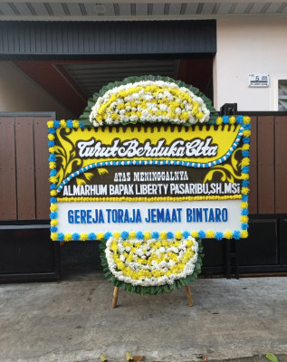 Papan Bunga Duka di Pulau Rakyat